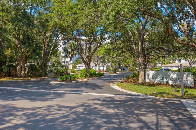 Building Photo - 290 Naples Cove Dr