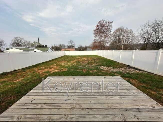 Building Photo - 210 7th St