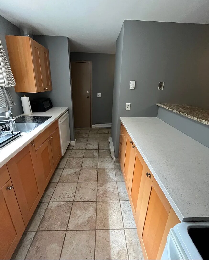 Building Photo - 42 N Main St