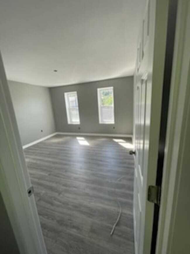 Building Photo - Fully Rehabbed 4 bedroom home for rent