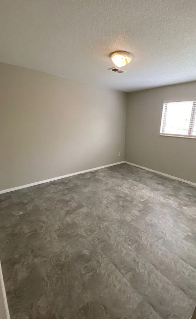 Building Photo - Comfort & Convenience in West Greeley