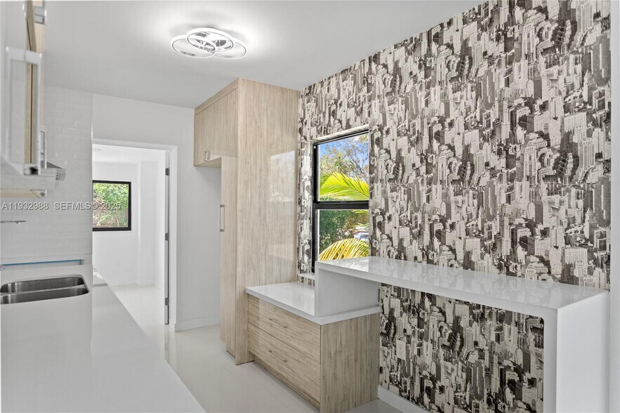 Building Photo - 1640 NE 183rd St