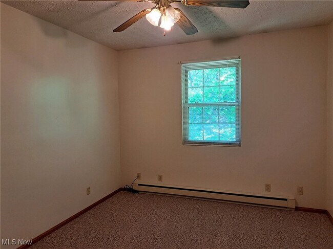 Building Photo - 6 Sunrise Dr