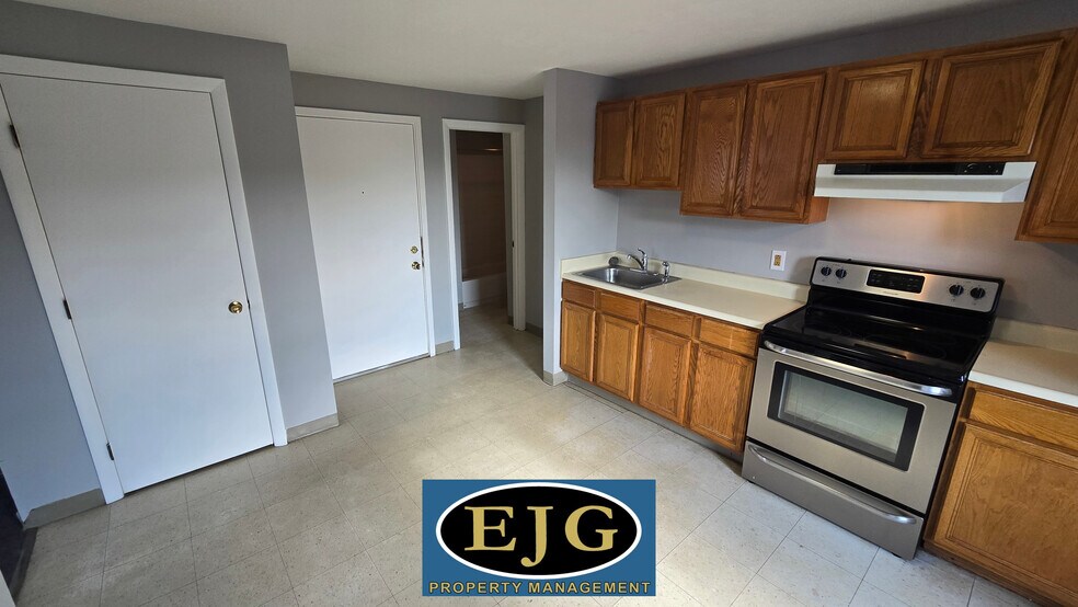 Building Photo - 26 Ledge St