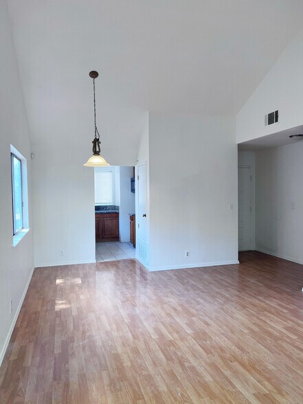 Building Photo - 496 Lancaster Ln
