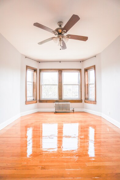 Primary Photo - 6956 N Ashland Ave