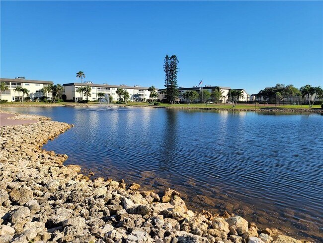 Building Photo - 1000 Manatee Rd