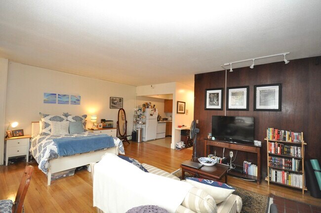 Building Photo - 186 Beacon St