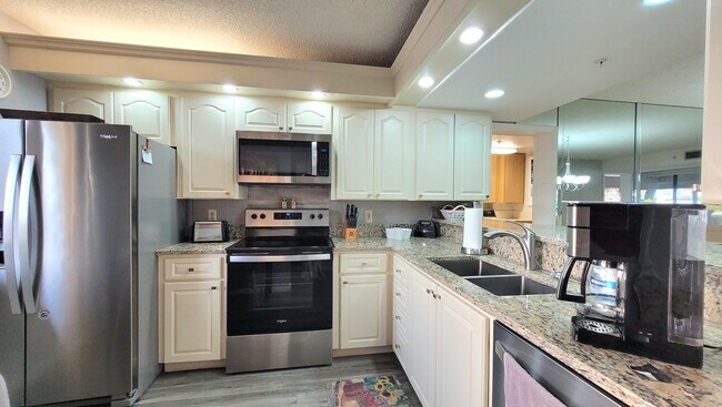 Building Photo - 2401 Marina Isle Way