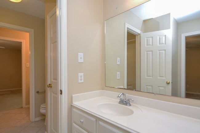 Building Photo - 17415 Fountainview Cir