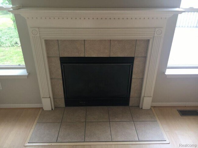 Building Photo - 879 Autumn Ridge Dr