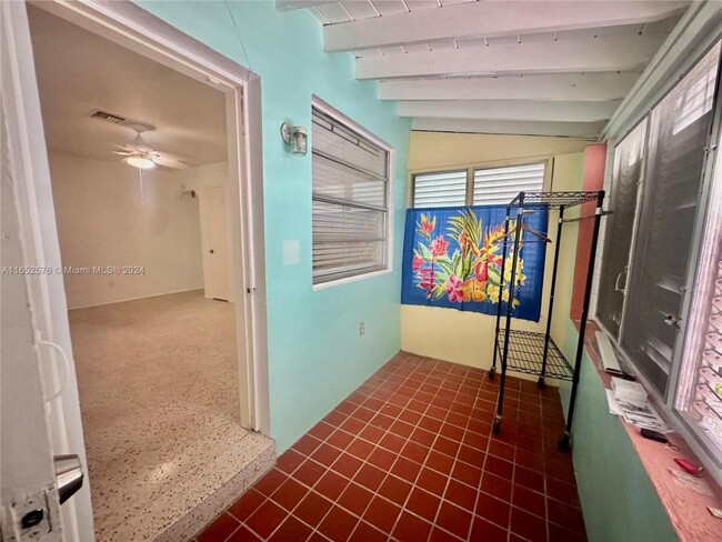 Building Photo - 2 bedroom in Hollywood FL 33020