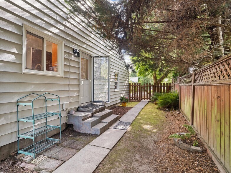 Building Photo - 9835 SW 80th Ave