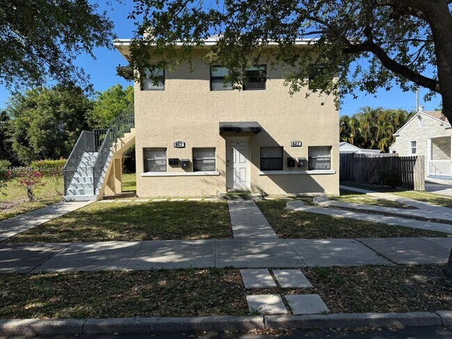 Primary Photo - 423 53rd St
