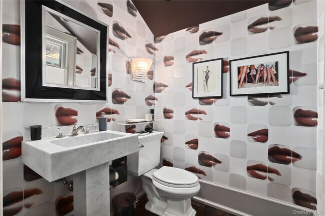 Building Photo - 10 Upland Rd N