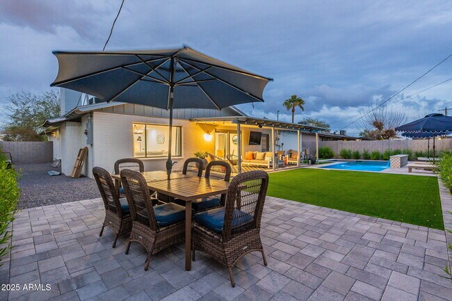 Building Photo - 8725 E Palo Verde Dr