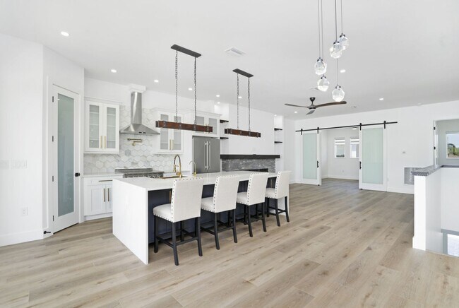 Building Photo - 5/3 Luxury Custom Home plus Boat dock, Pool and Stunning Views!!