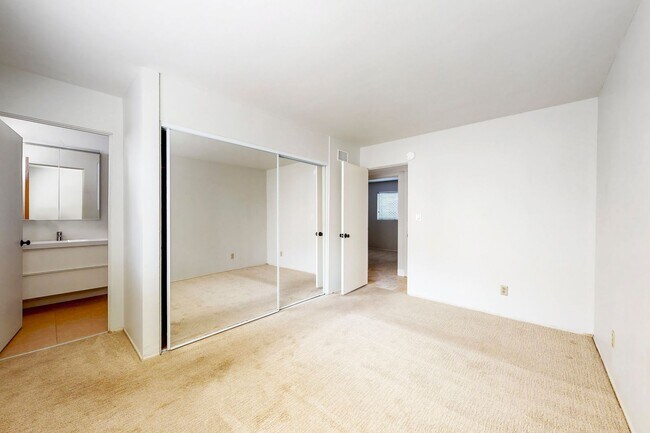 Building Photo - 242 Lobiero