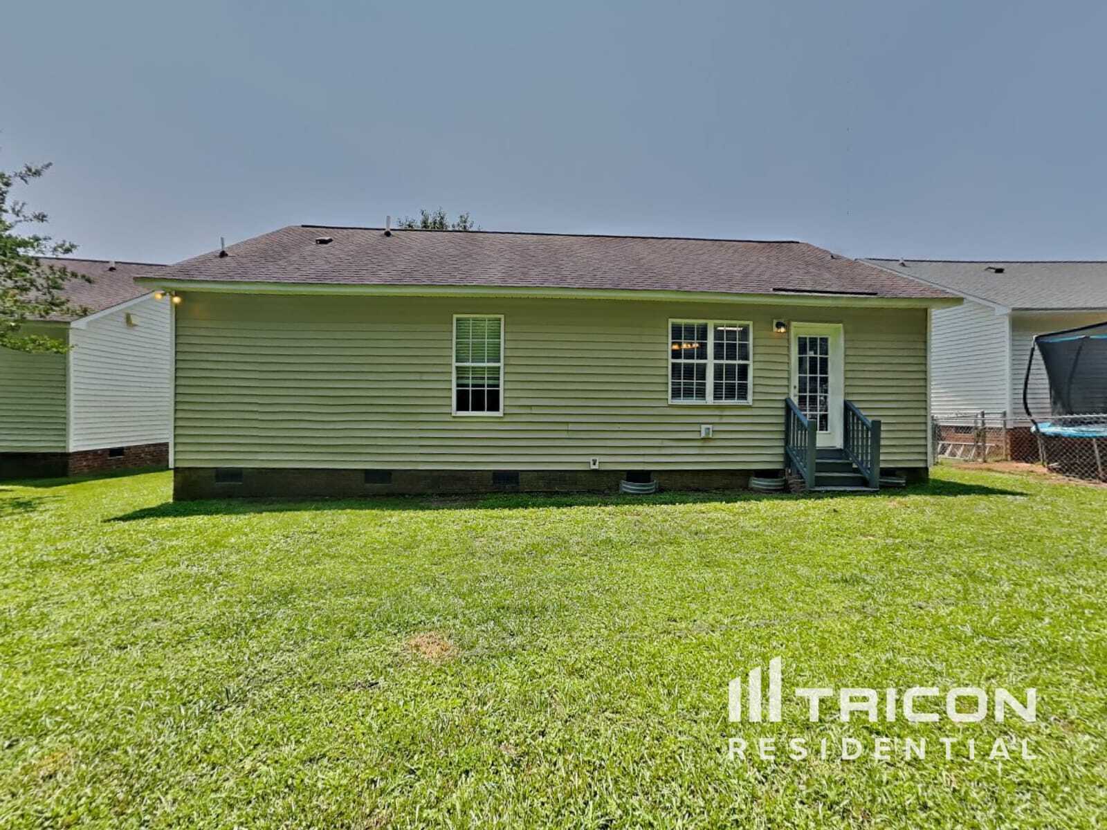 Building Photo - 2112 McKinnon Dr