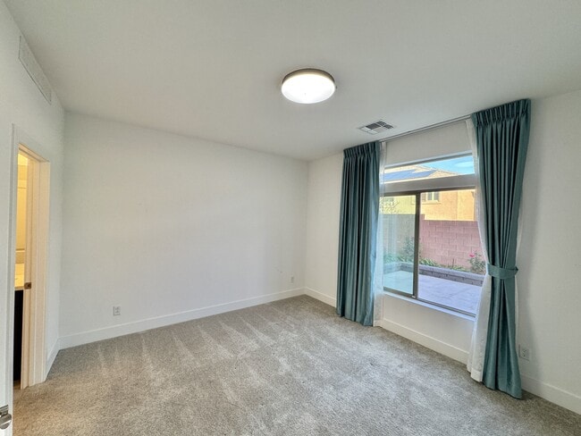 Building Photo - 8732 S Black Cordon Rd