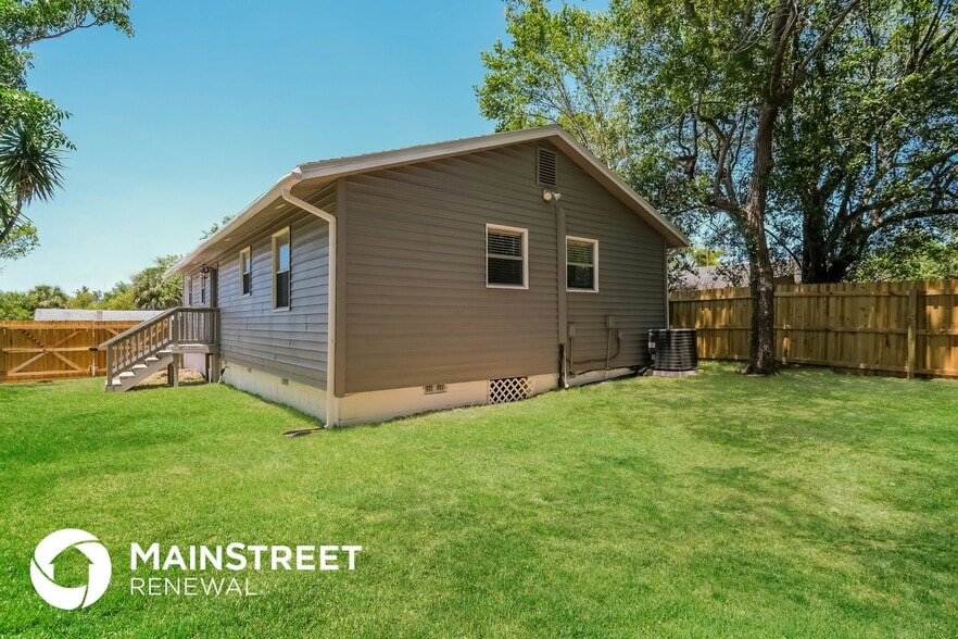 Building Photo - 425 S Disston Ave