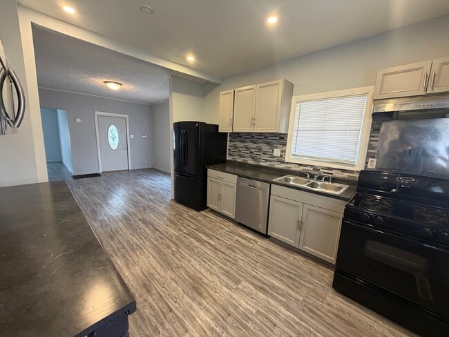 Building Photo - 115 Conron-E