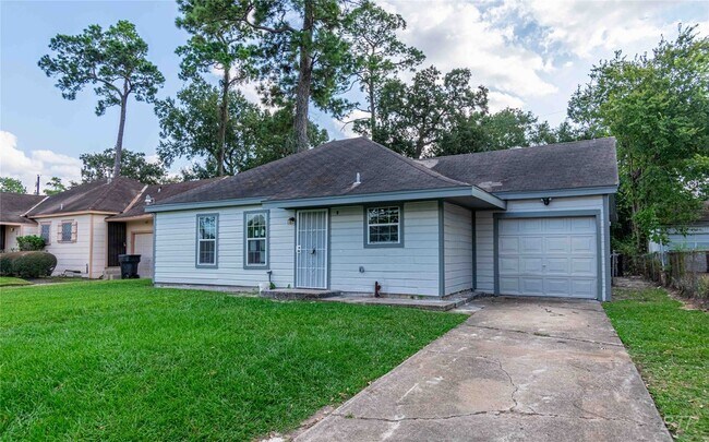 Building Photo - 3818 Blodgett St