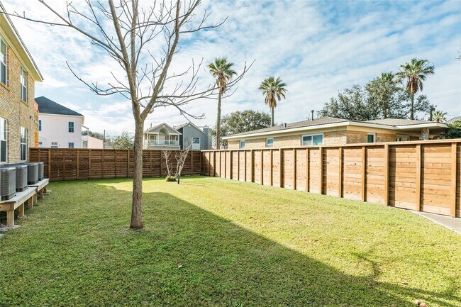 Building Photo - 2516 Avenue K