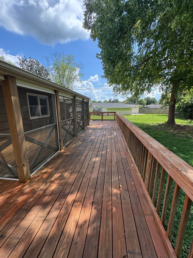 Building Photo - 4011 Longwood Dr