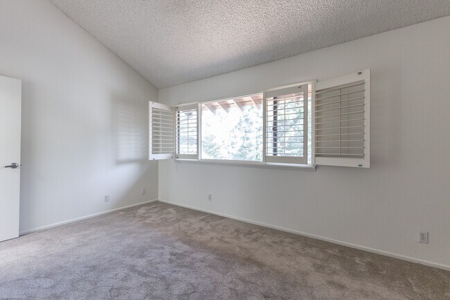 Building Photo - 1709 Cam De Villas