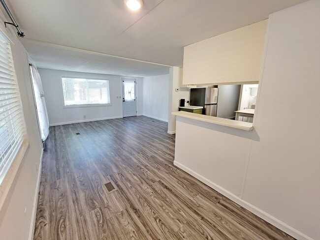 Building Photo - 3 Bedroom 2 Bath in Munds Park with AC!