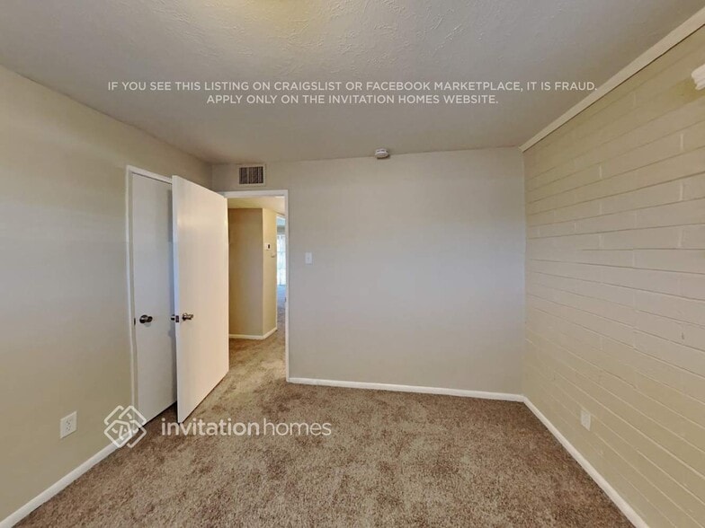 Building Photo - 3036 W Elm St