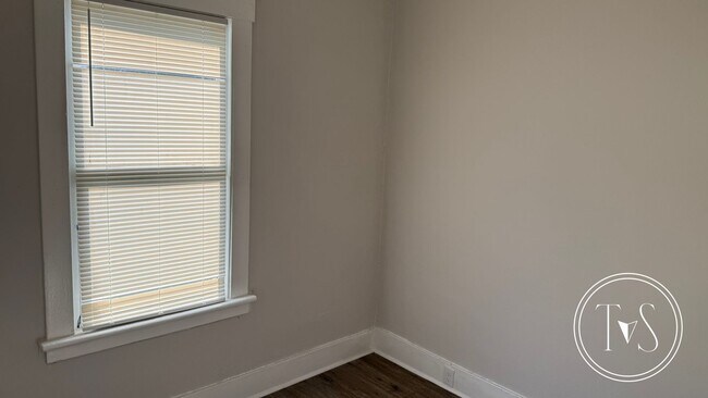 Building Photo - RATE DROP ALERT (was $1900/month)!