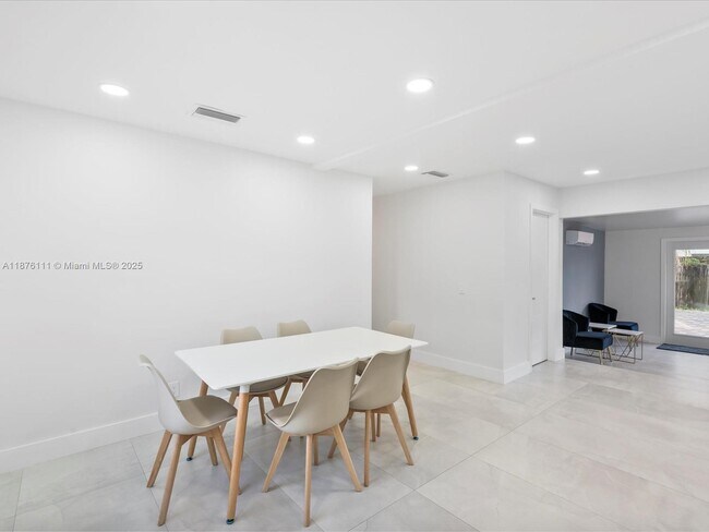 Building Photo - 5731 SW 54th Terrace