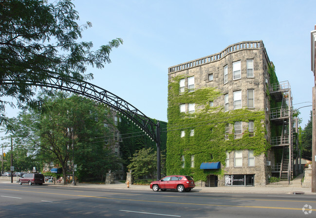 Building Photo - Greystone Court