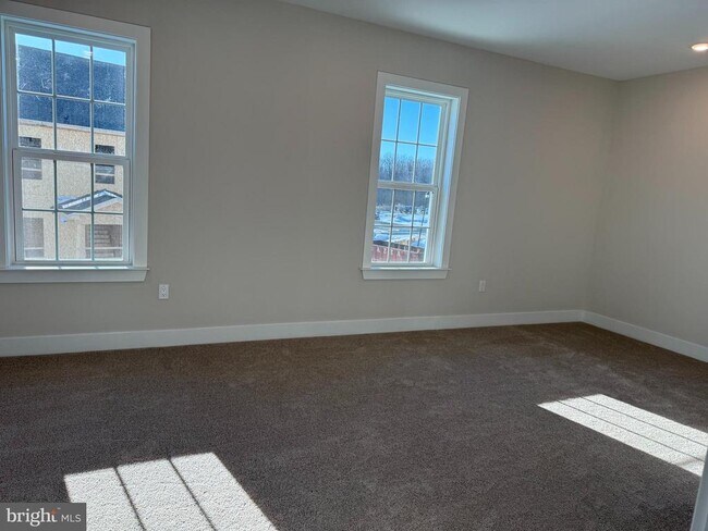 Building Photo - 3001 Justin Dr