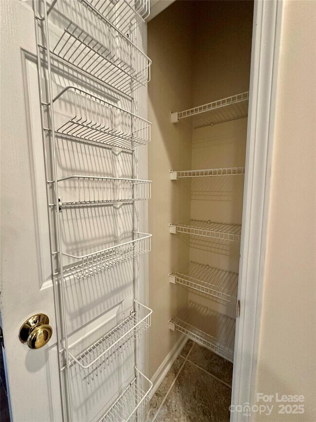 Building Photo - 126 Lake Davidson Cir