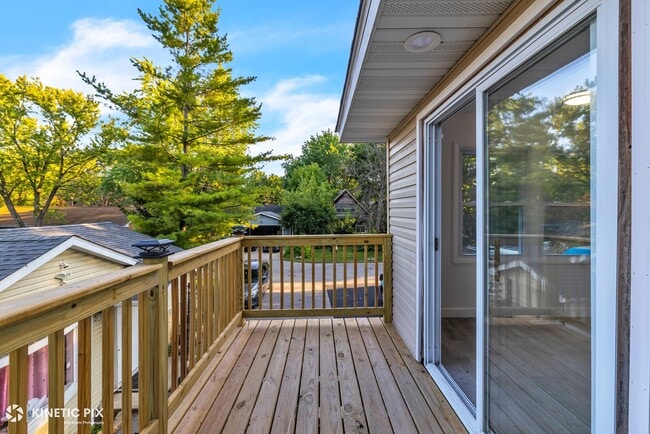 Building Photo - 18888 Oak Ave