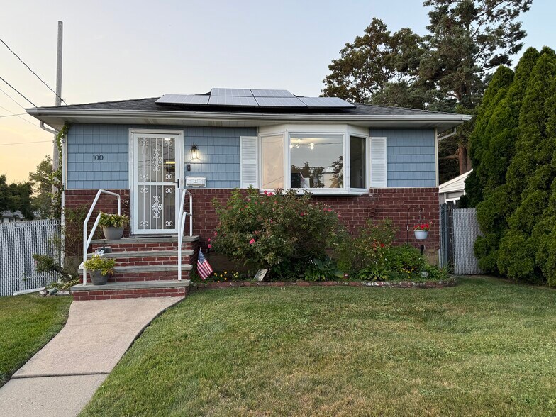 Primary Photo - 100 Meade Ave