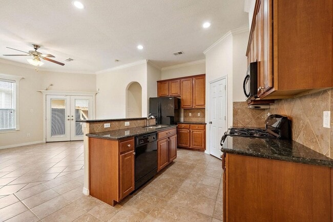 Building Photo - 912 Sweet Pine Dr