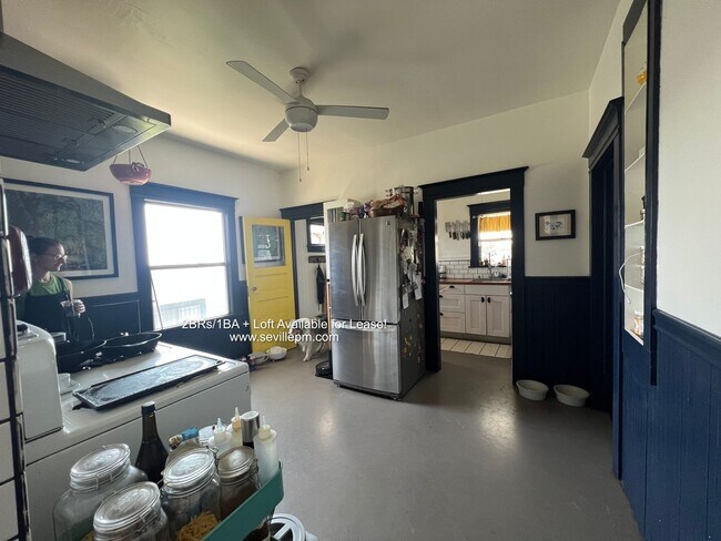 Building Photo - CHARMING 2 BEDROOM /1 BATHROOM HOME W/LOTS...