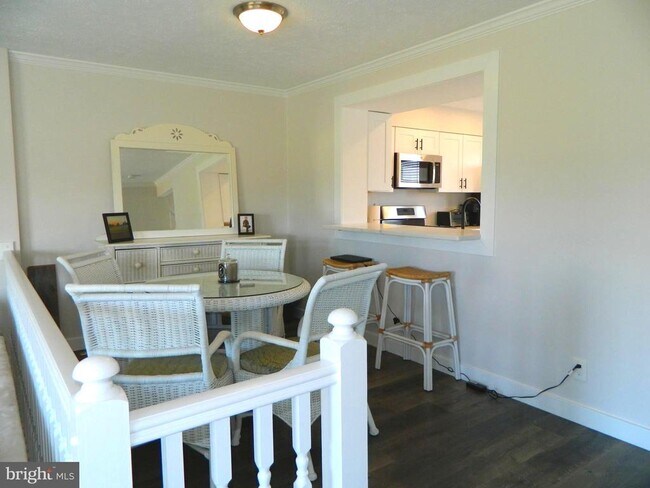 Building Photo - 82 Pebble Ln