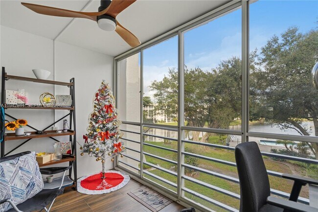 Building Photo - 9340 Lagoon Pl