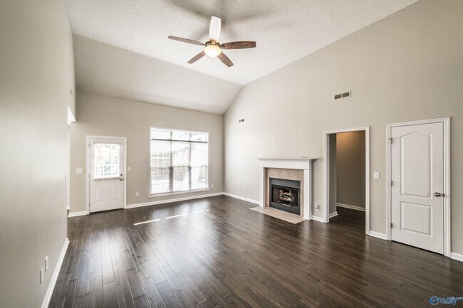 Building Photo - 129 High Noon Ln