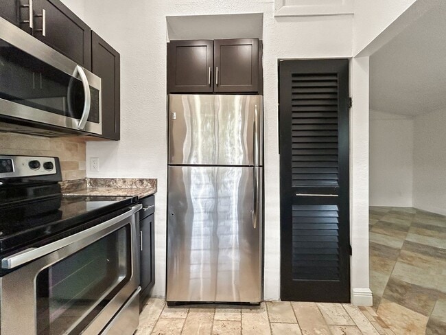 Building Photo - Updated and Move-in Ready Home in Largo! 1bed|1bath