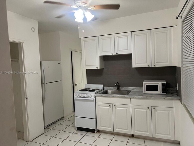 Building Photo - 1931 Jefferson St