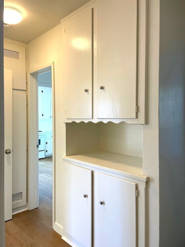 Building Photo - 468