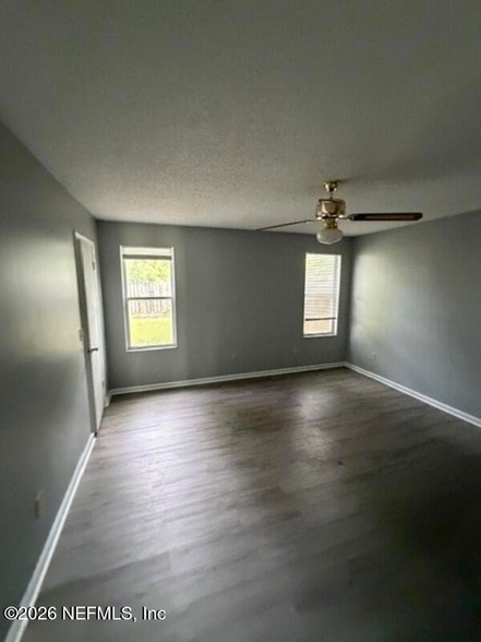 Building Photo - 5061 Knightsbridge Cir N