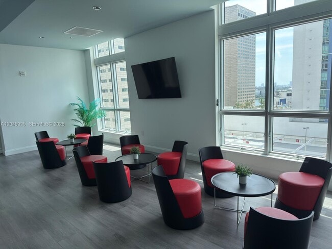 Building Photo - 300 S Biscayne Blvd