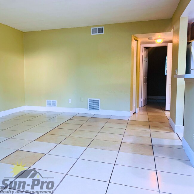 Building Photo - 900 S Peninsula Dr